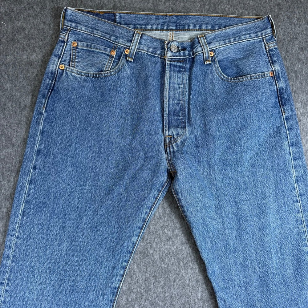 Levis 501 Jeans Men 34x30 Blue Original Fit Straight Leg Button Fly Medium Wash - Picture 2 of 11